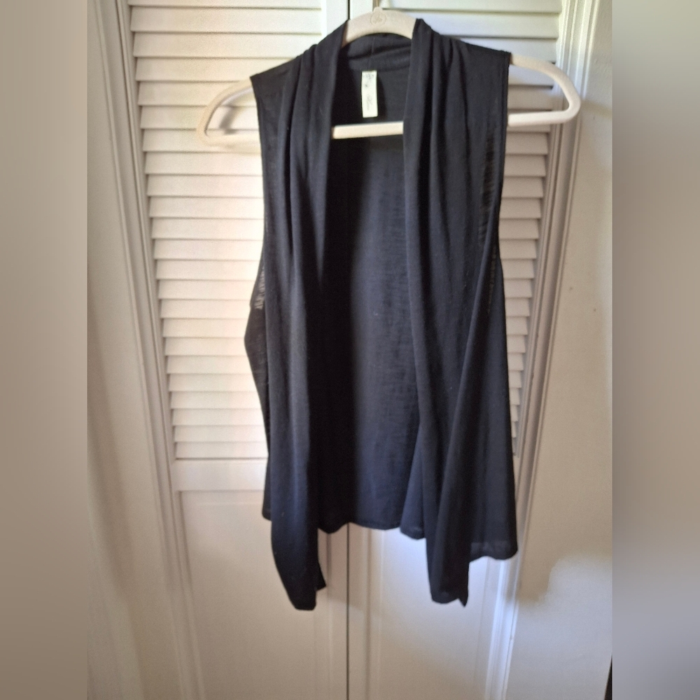 Black Sleeveless Open Cardigan
